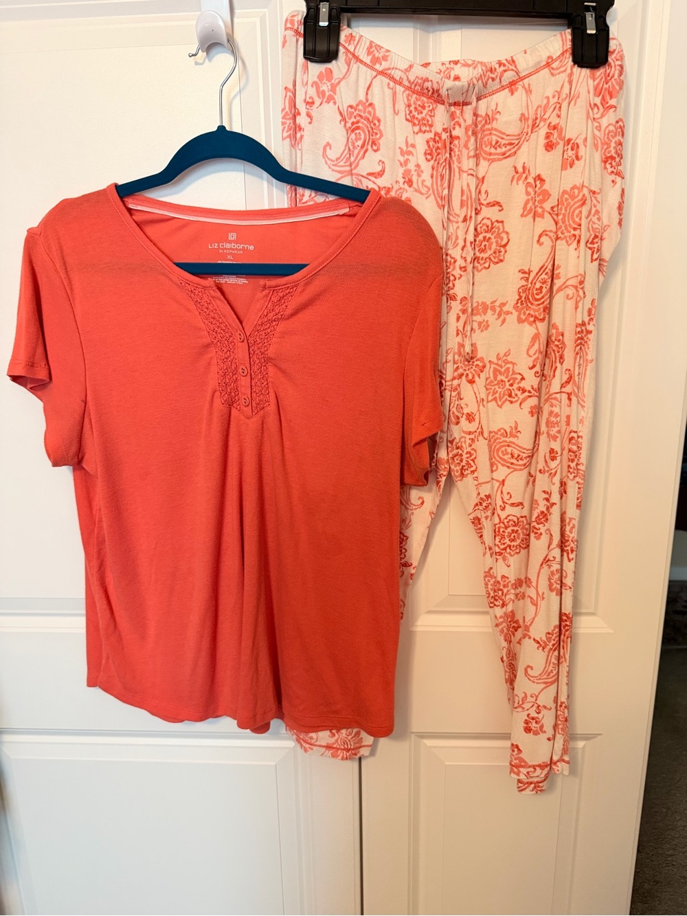 Liz Claiborne Coral Short Sleeve Pajama Set with Cream Coral Floral Pants